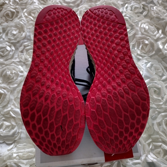 New balance tennis shoes - Picture 5 of 7